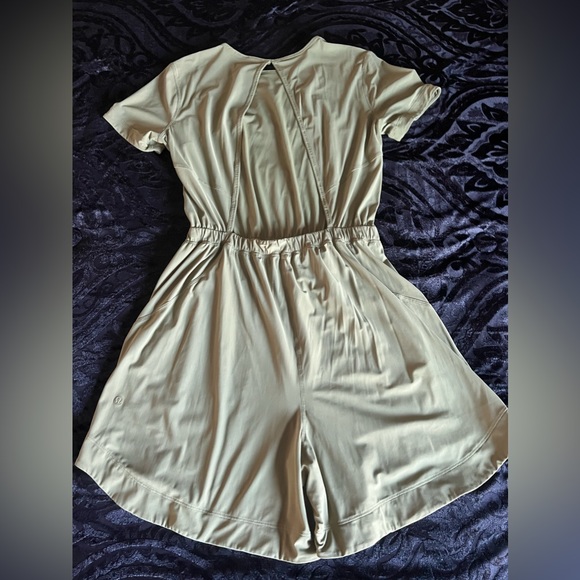 Lululemon Lightweight High Neck Romper Size 6 - Picture 4 of 4